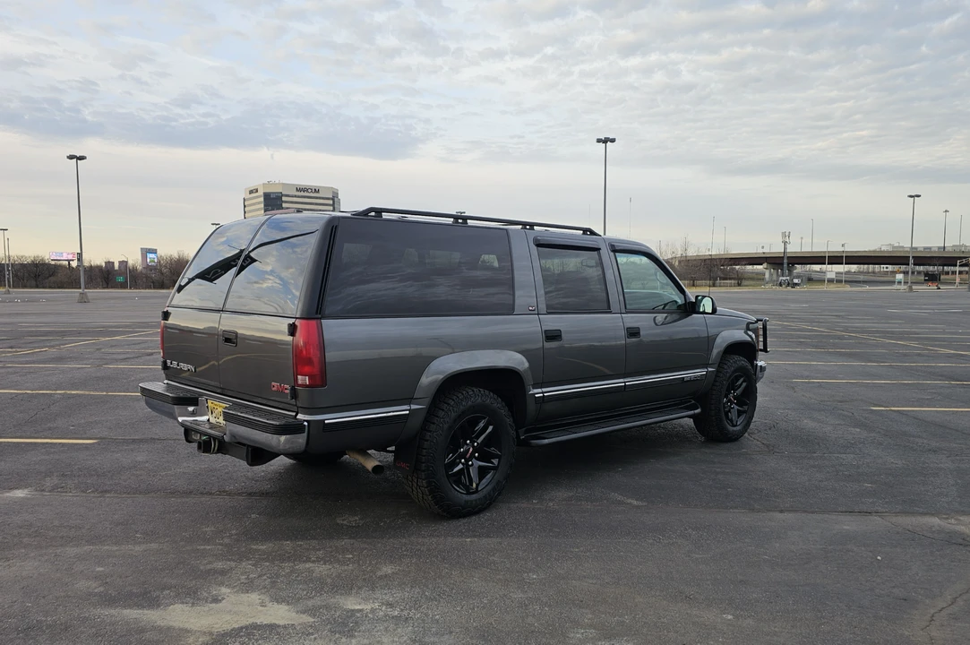 1999 GMC Suburban 8th Gen - Image 18 of 31