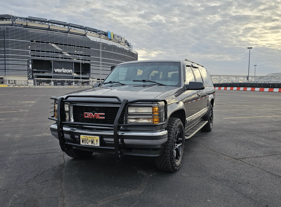1999 GMC Suburban 8th Gen - Image 8 of 31