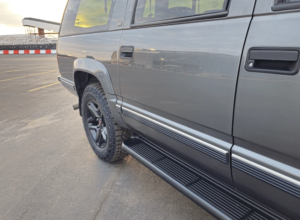 1999 GMC Suburban 8th Gen - Image 21 of 31