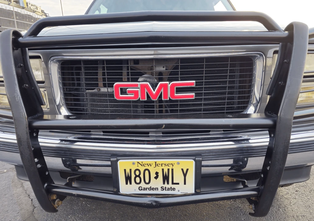 1999 GMC Suburban 8th Gen - Image 23 of 31