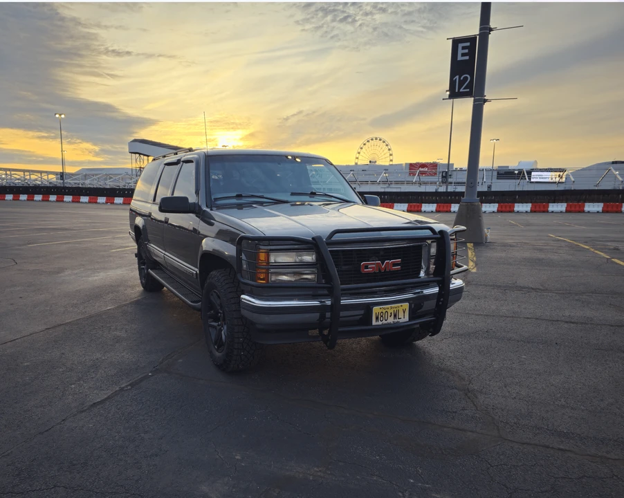 1999 GMC Suburban 8th Gen - Image 5 of 31