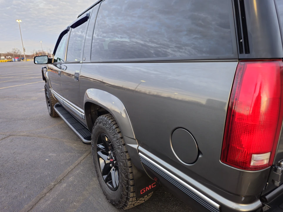 1999 GMC Suburban 8th Gen - Image 24 of 31
