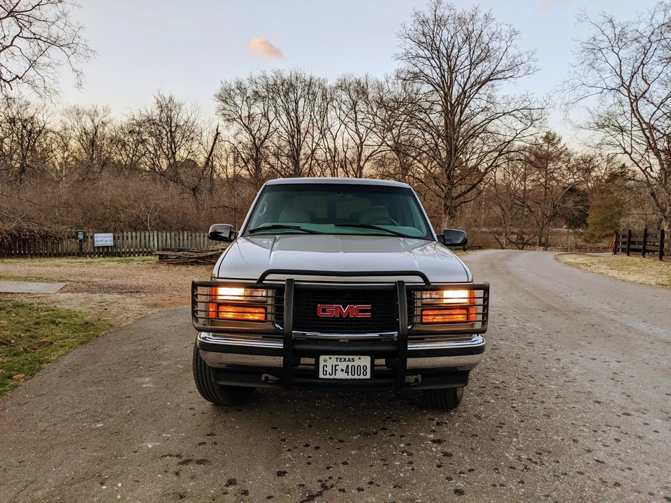 1999 GMC Suburban 8th Gen - Image 9 of 31