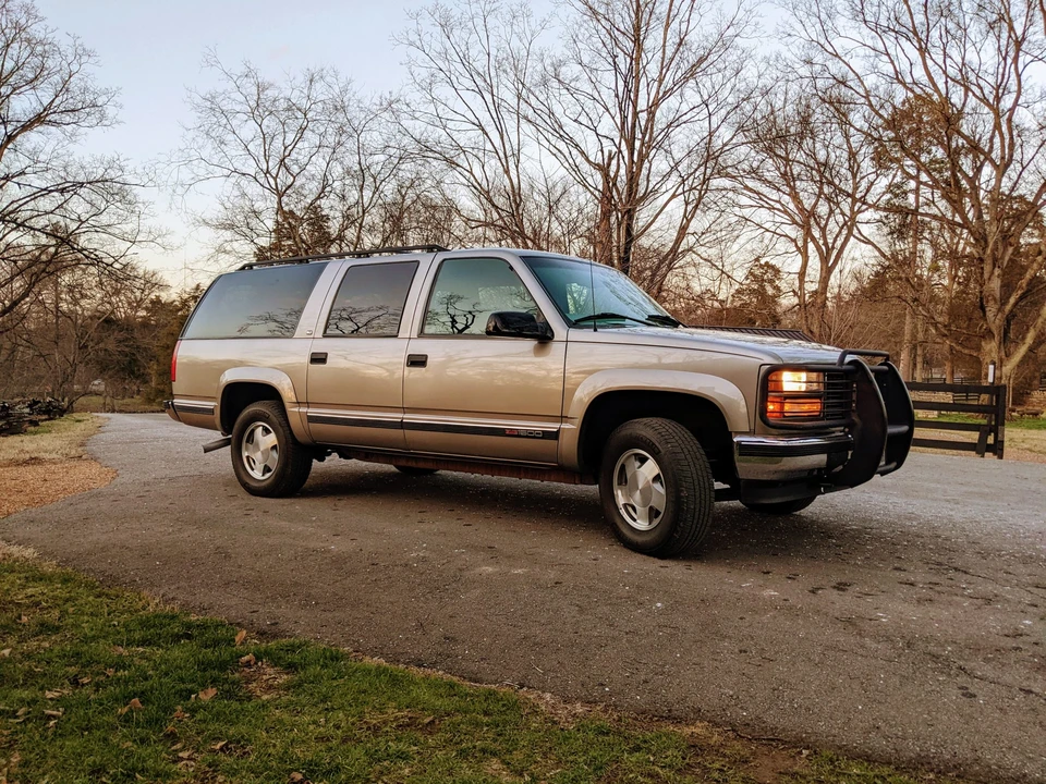 1999 GMC Suburban 8th Gen - Image 19 of 31