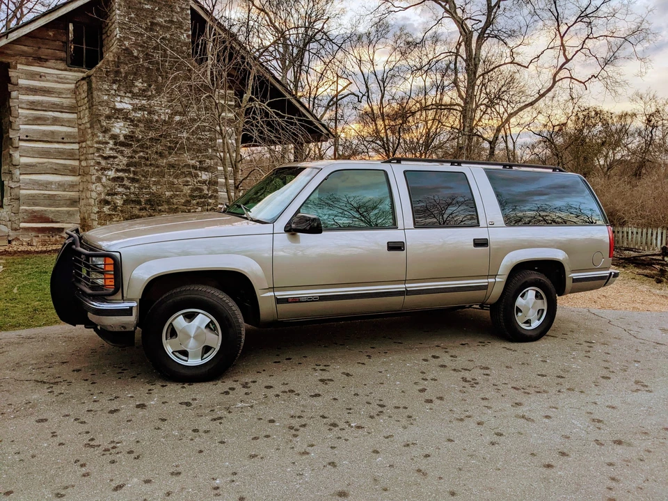 1999 GMC Suburban 8th Gen - Image 5 of 31