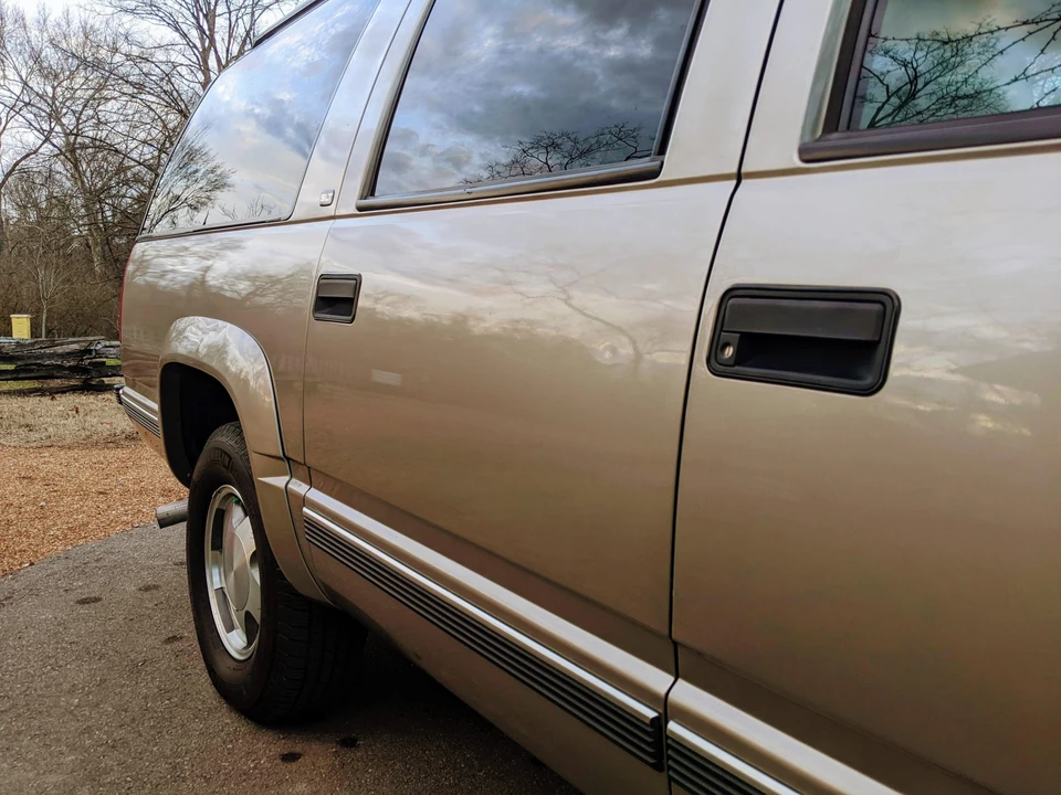 1999 GMC Suburban 8th Gen - Image 31 of 31