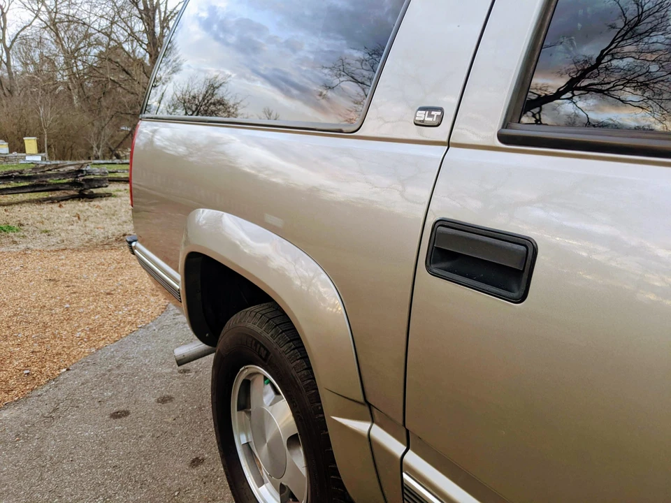 1999 GMC Suburban 8th Gen - Image 30 of 31