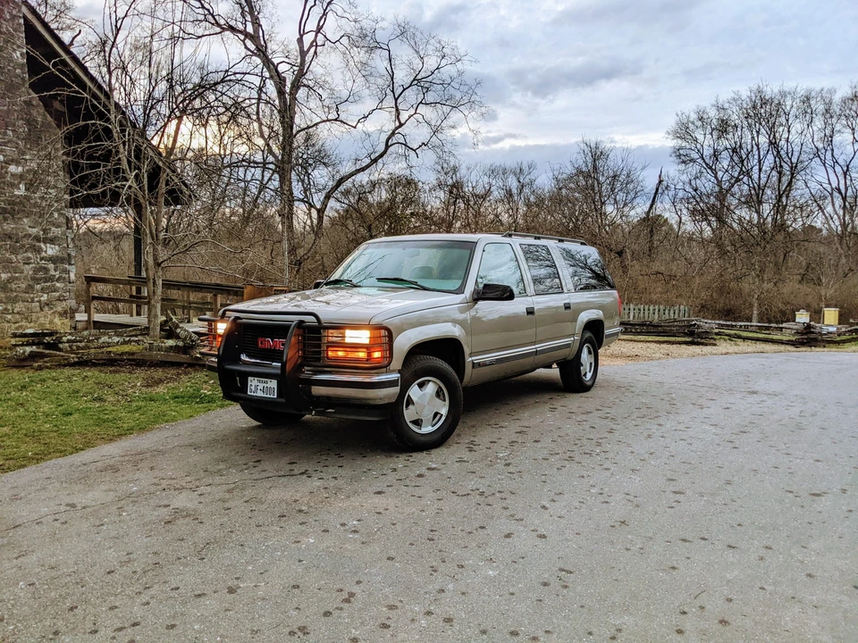 1999 GMC Suburban 8th Gen - Image 8 of 31