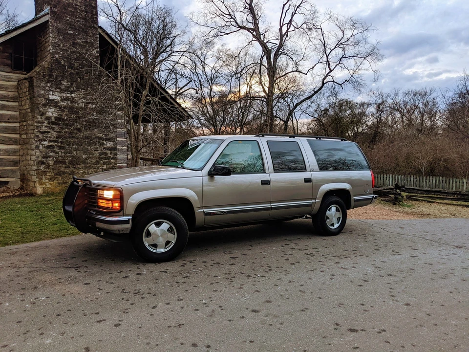 1999 GMC Suburban 8th Gen - Image 6 of 31