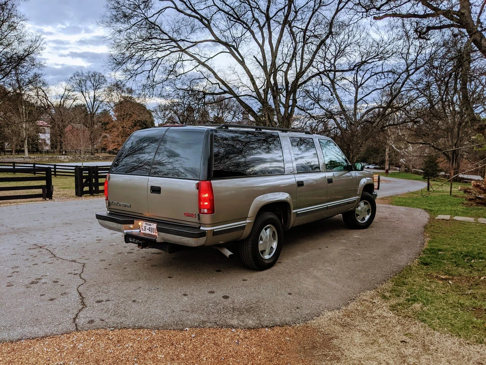 1999 GMC Suburban 8th Gen - Image 21 of 31