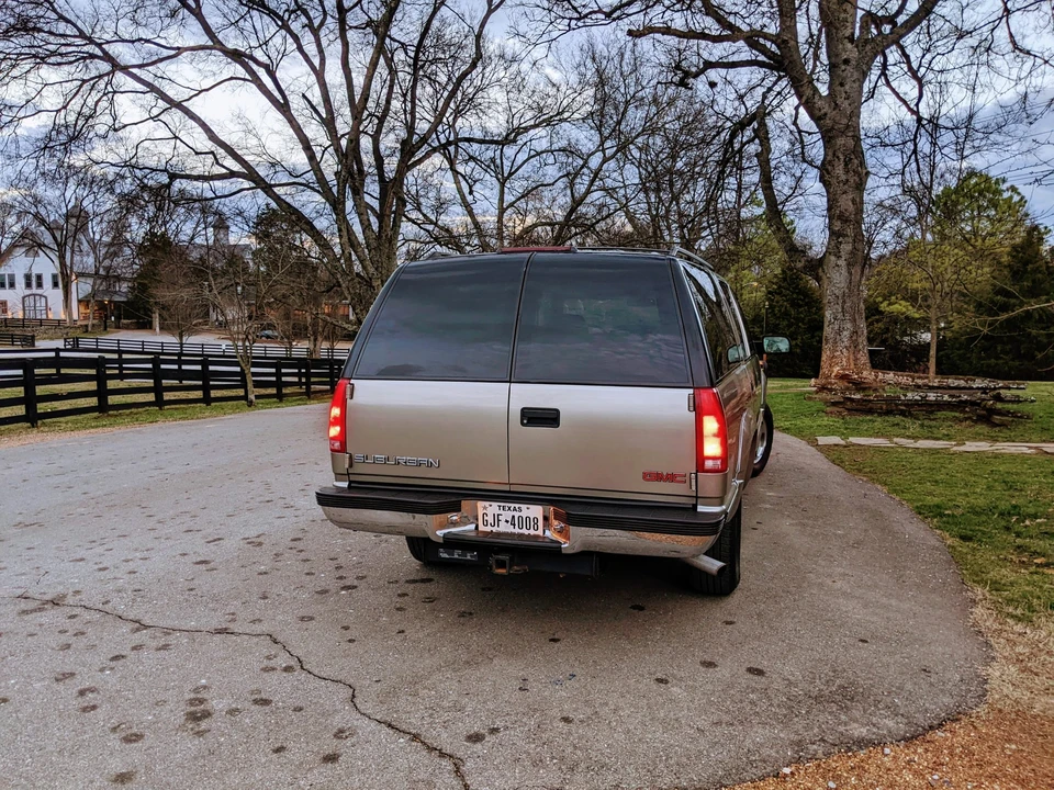 1999 GMC Suburban 8th Gen - Image 24 of 31