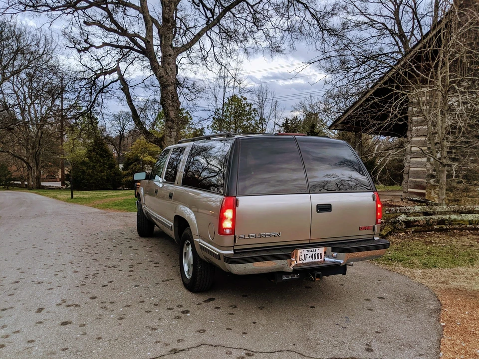 1999 GMC Suburban 8th Gen - Image 26 of 31