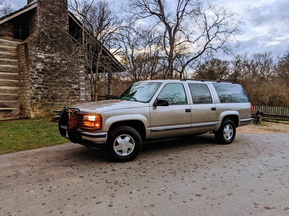1999 GMC Suburban 8th Gen - Image 7 of 31