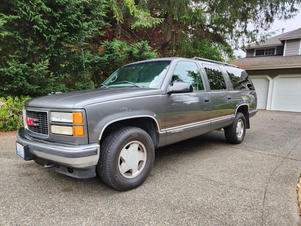 1999 GMC Suburban 8th Gen - Image 2 of 31