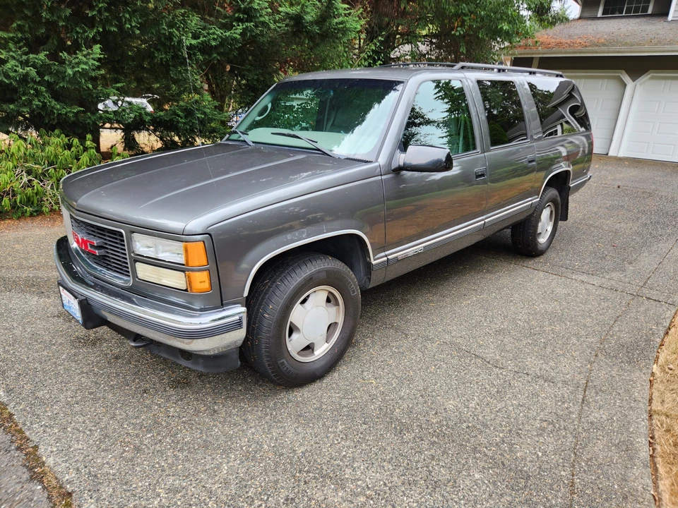 1999 GMC Suburban 8th Gen - Image 3 of 31