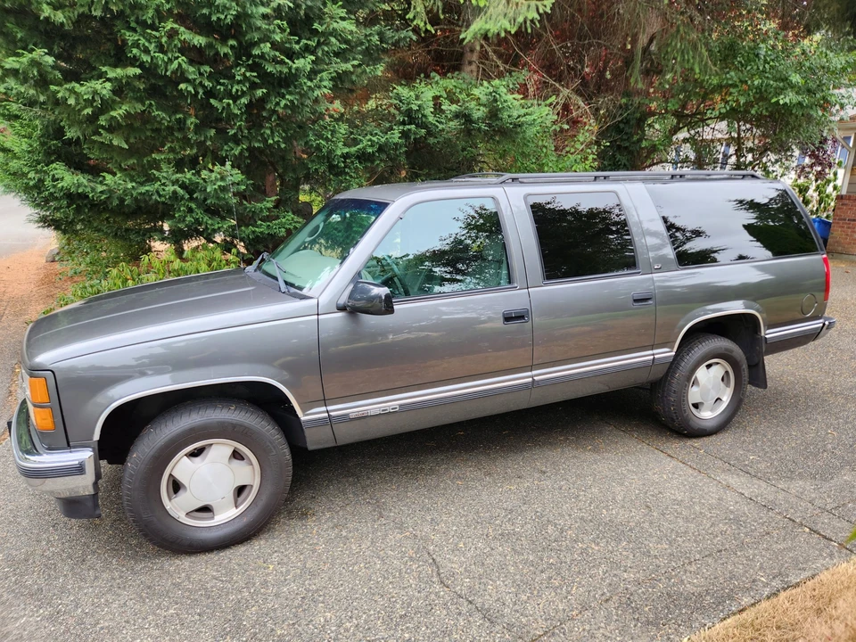 1999 GMC Suburban 8th Gen - Image 4 of 31