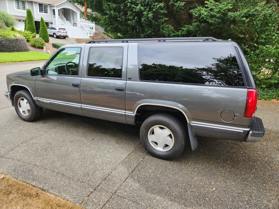 1999 GMC Suburban 8th Gen - Image 5 of 31