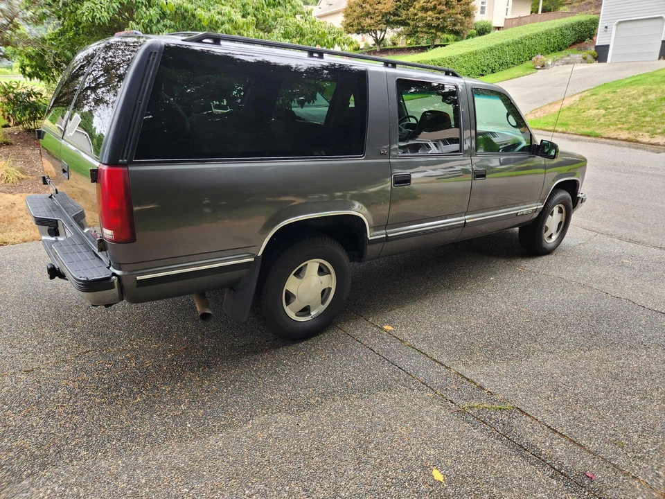 1999 GMC Suburban 8th Gen - Image 9 of 31
