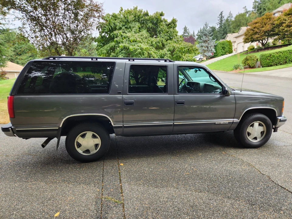 1999 GMC Suburban 8th Gen - Image 10 of 31