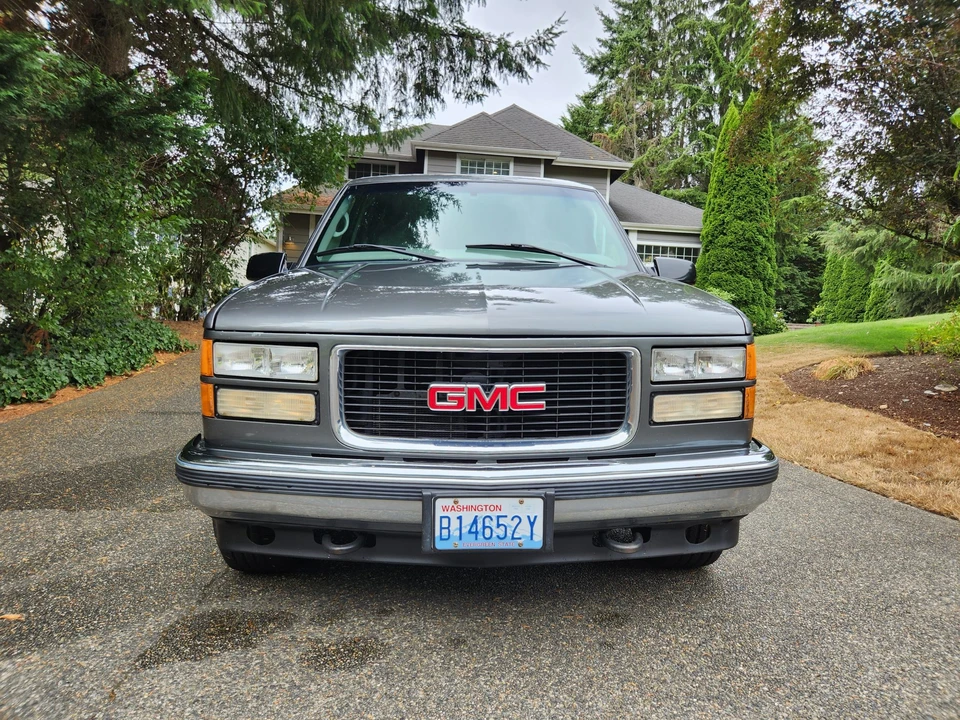 1999 GMC Suburban 8th Gen - Image 13 of 31