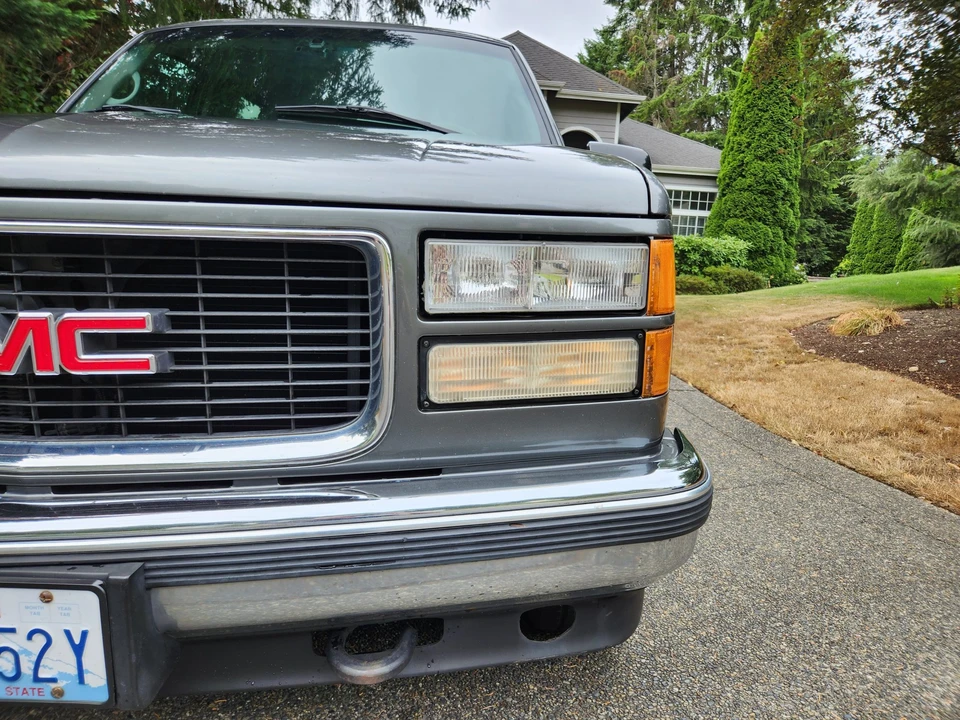 1999 GMC Suburban 8th Gen - Image 21 of 31