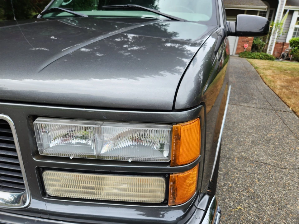 1999 GMC Suburban 8th Gen - Image 23 of 31