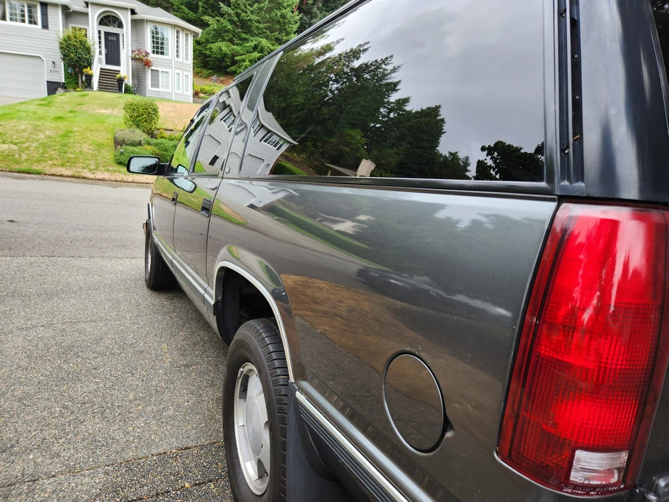 1999 GMC Suburban 8th Gen - Image 17 of 31