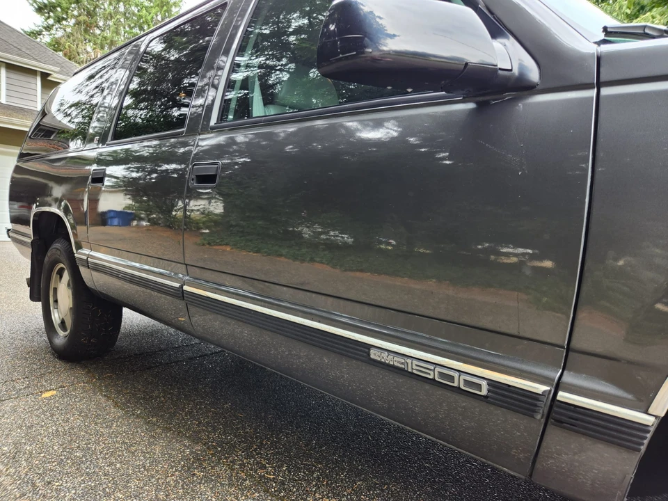 1999 GMC Suburban 8th Gen - Image 19 of 31