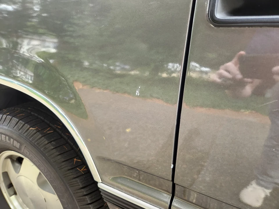 1999 GMC Suburban 8th Gen - Image 31 of 31