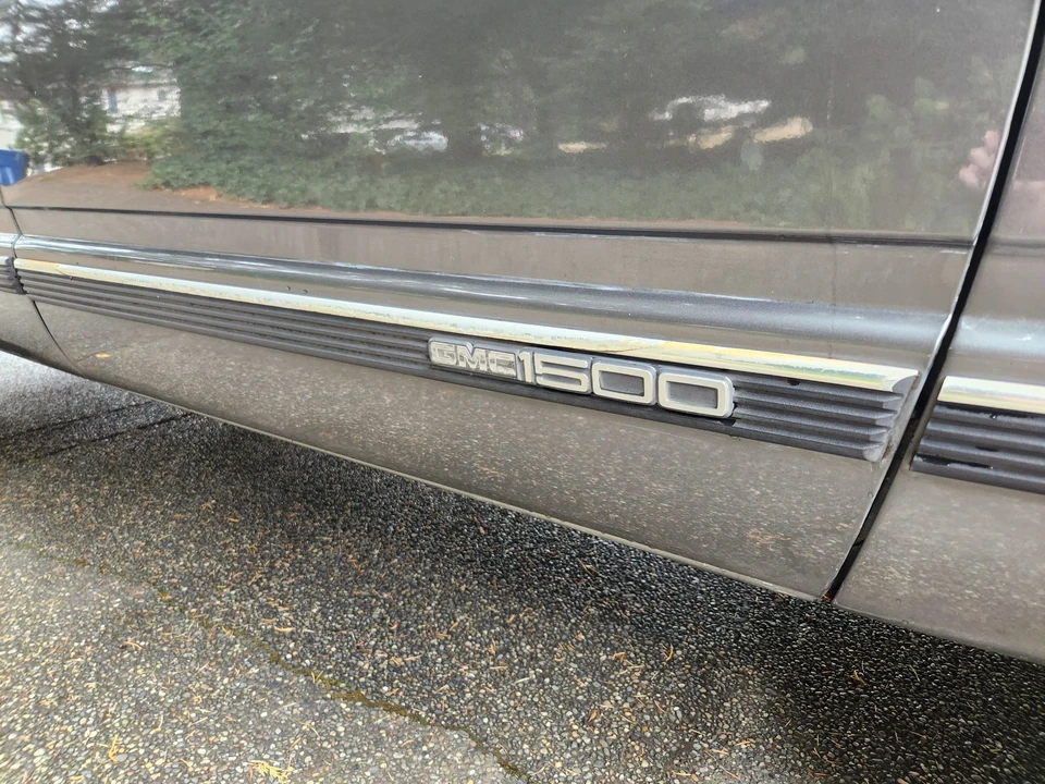 1999 GMC Suburban 8th Gen - Image 28 of 31