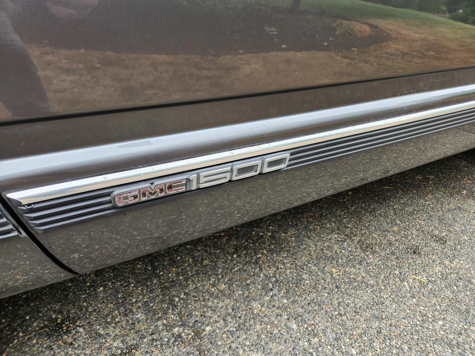 1999 GMC Suburban 8th Gen - Image 27 of 31