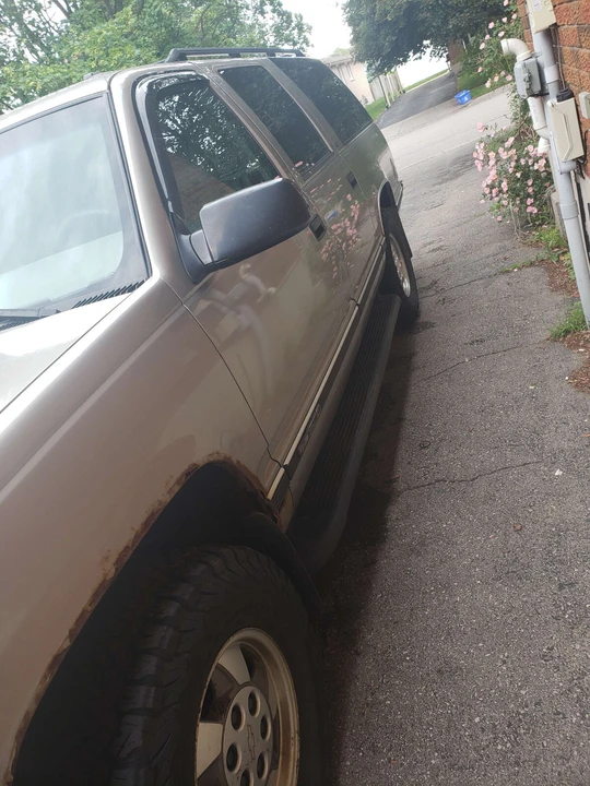 1999 GMC Suburban 8th Gen - Image 4 of 6