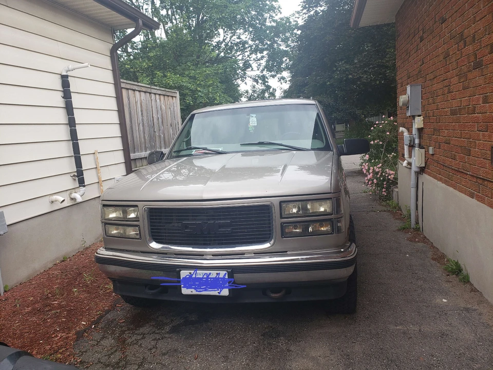 1999 GMC Suburban 8th Gen - Image 2 of 6