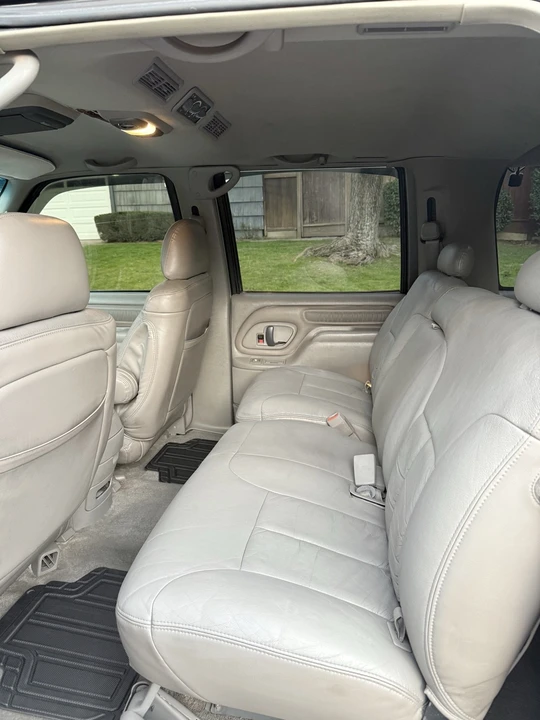 1999 GMC Suburban 8th Gen - Image 16 of 21