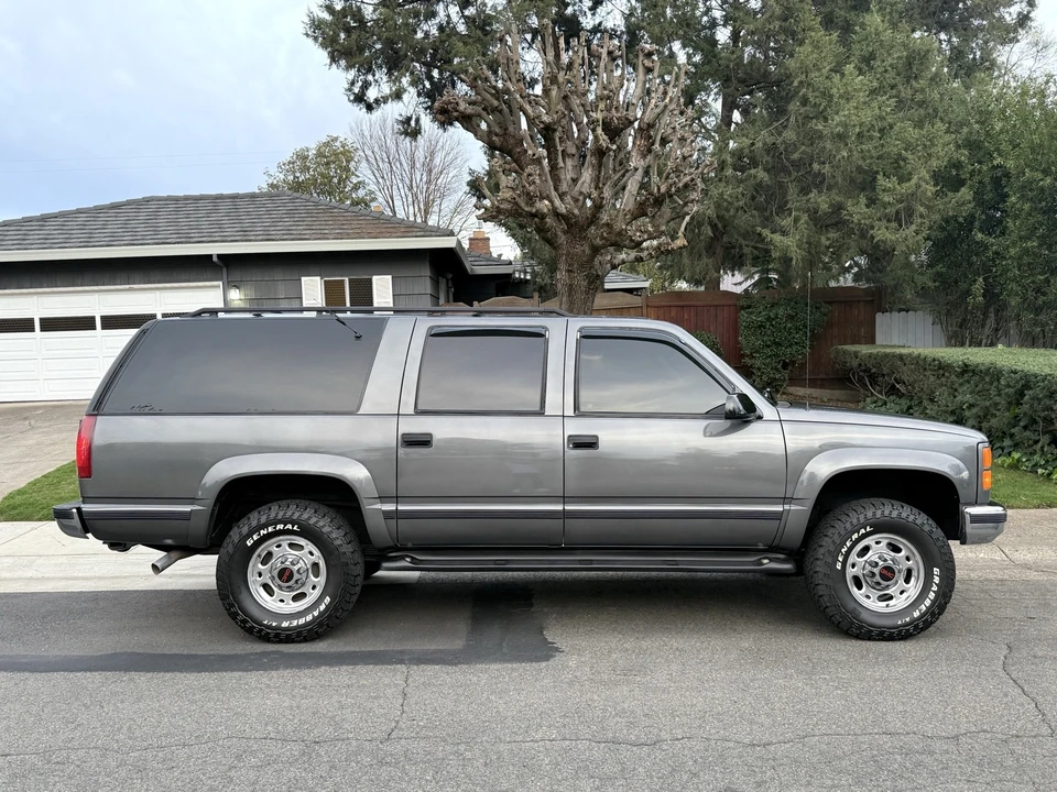 1999 GMC Suburban 8th Gen - Image 7 of 21