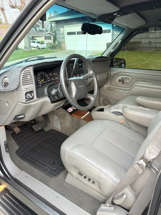 1999 GMC Suburban 8th Gen - Image 14 of 21