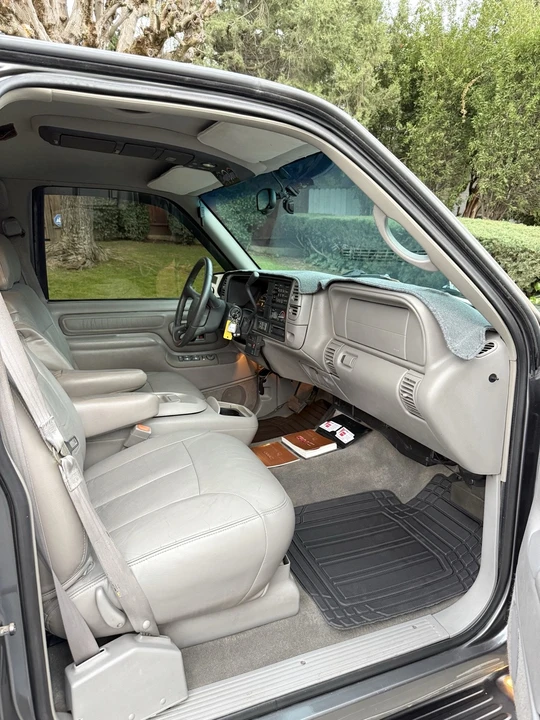1999 GMC Suburban 8th Gen - Image 19 of 21