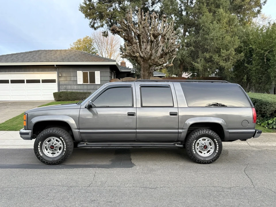 1999 GMC Suburban 8th Gen - Image 3 of 21