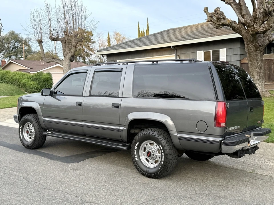 1999 GMC Suburban 8th Gen - Image 4 of 21