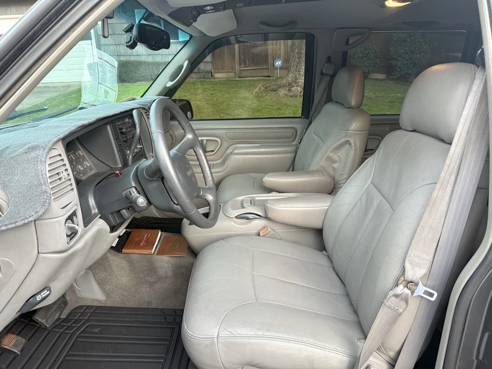 1999 GMC Suburban 8th Gen - Image 13 of 21