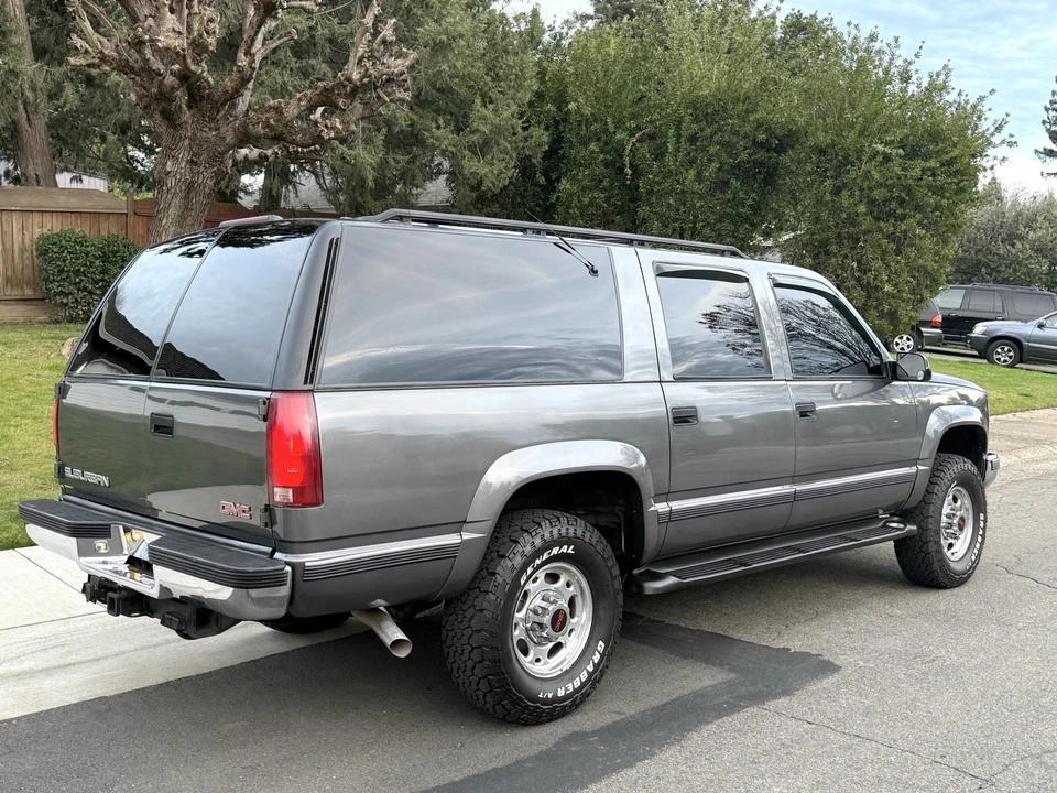 1999 GMC Suburban 8th Gen - Image 8 of 21