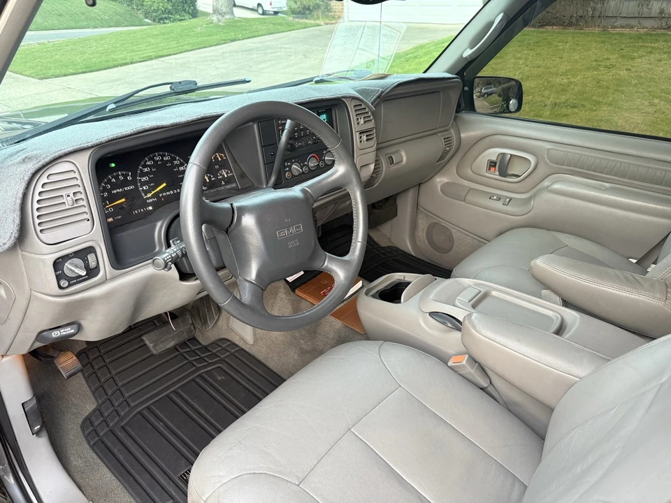 1999 GMC Suburban 8th Gen - Image 15 of 21