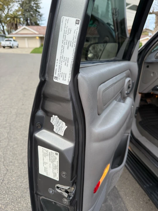 1999 GMC Suburban 8th Gen - Image 17 of 21