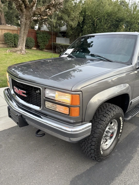 1999 GMC Suburban 8th Gen - Image 5 of 21