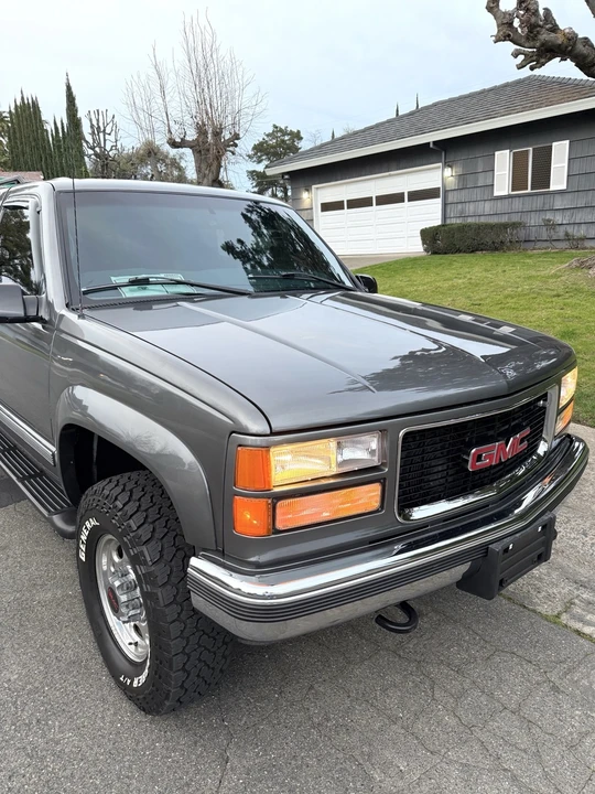 1999 GMC Suburban 8th Gen - Image 9 of 21