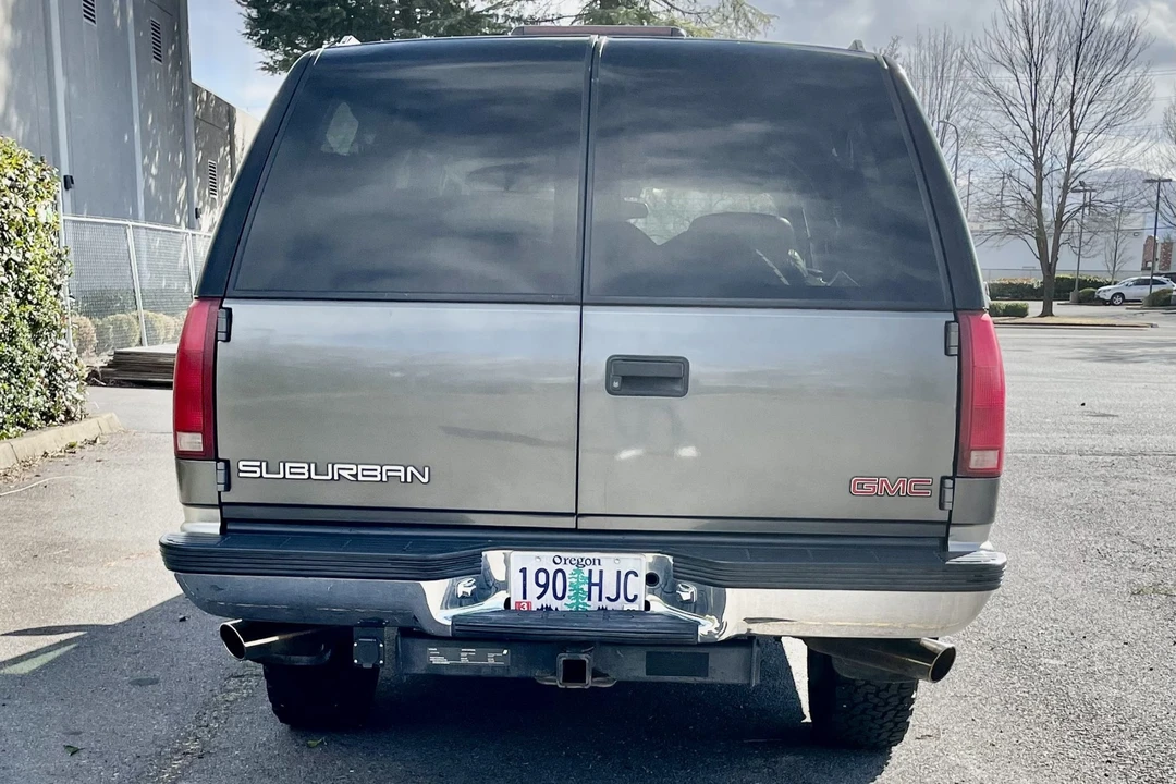 1999 GMC Suburban 8th Gen - Image 8 of 31