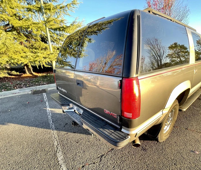 1999 GMC Suburban 8th Gen - Image 22 of 31
