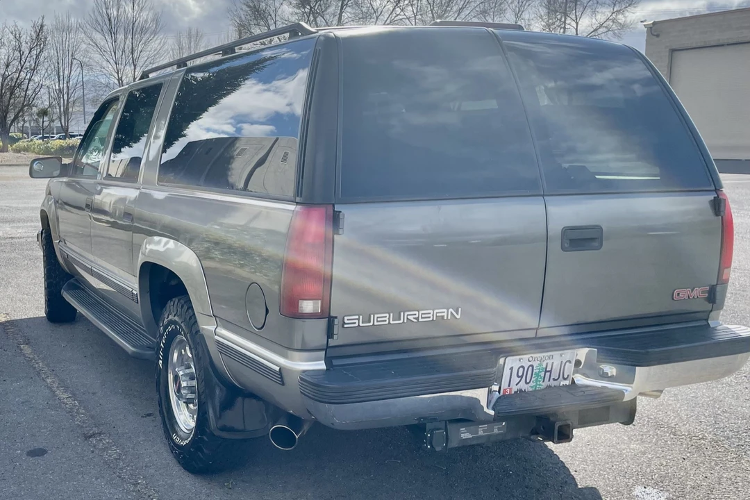 1999 GMC Suburban 8th Gen - Image 7 of 31
