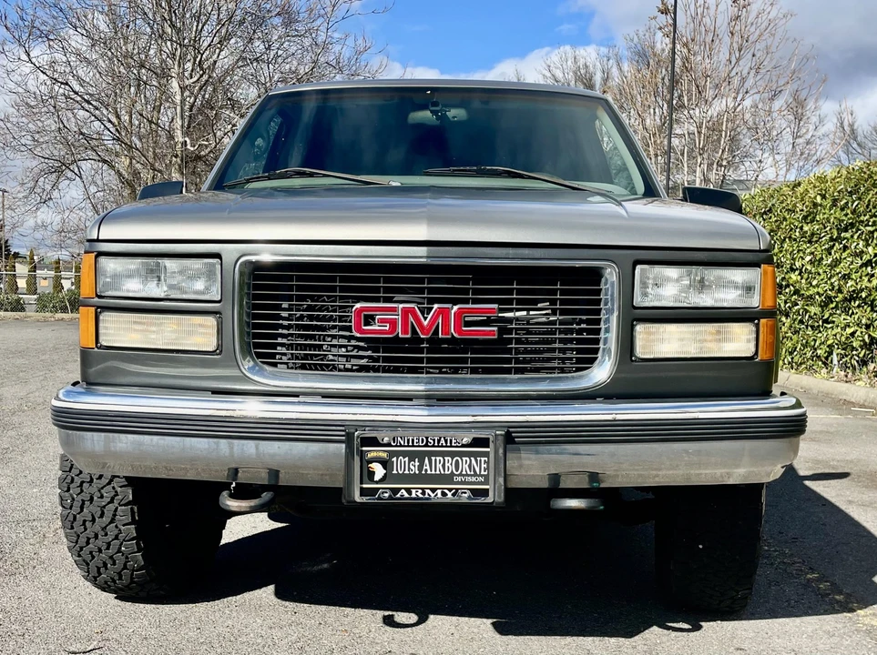 1999 GMC Suburban 8th Gen - Image 16 of 31