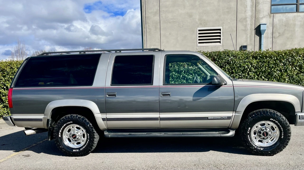 1999 GMC Suburban 8th Gen - Image 12 of 31